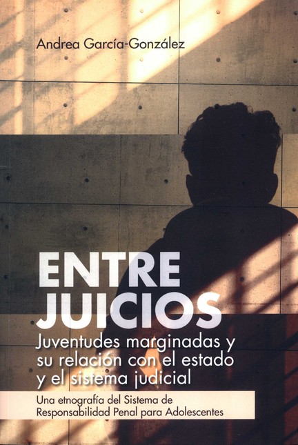 Entre juicios. Juventudes marg...