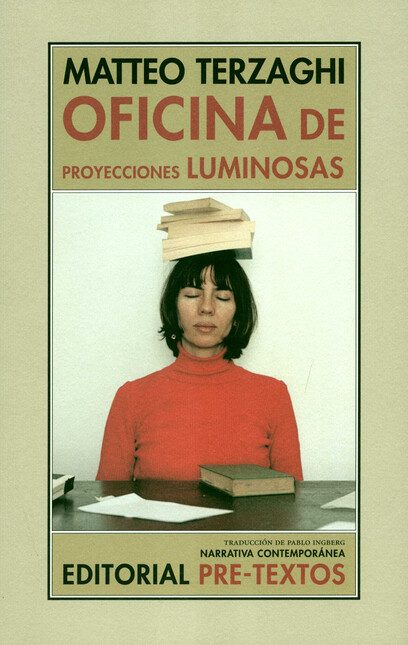 Oficina de proyecciones lumino...